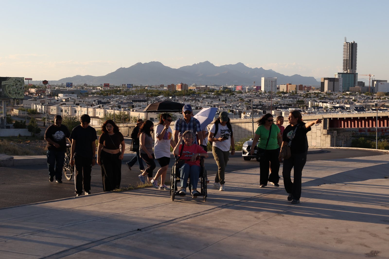 Realizan platicaminata en la avenida Manuel J. Clouthier