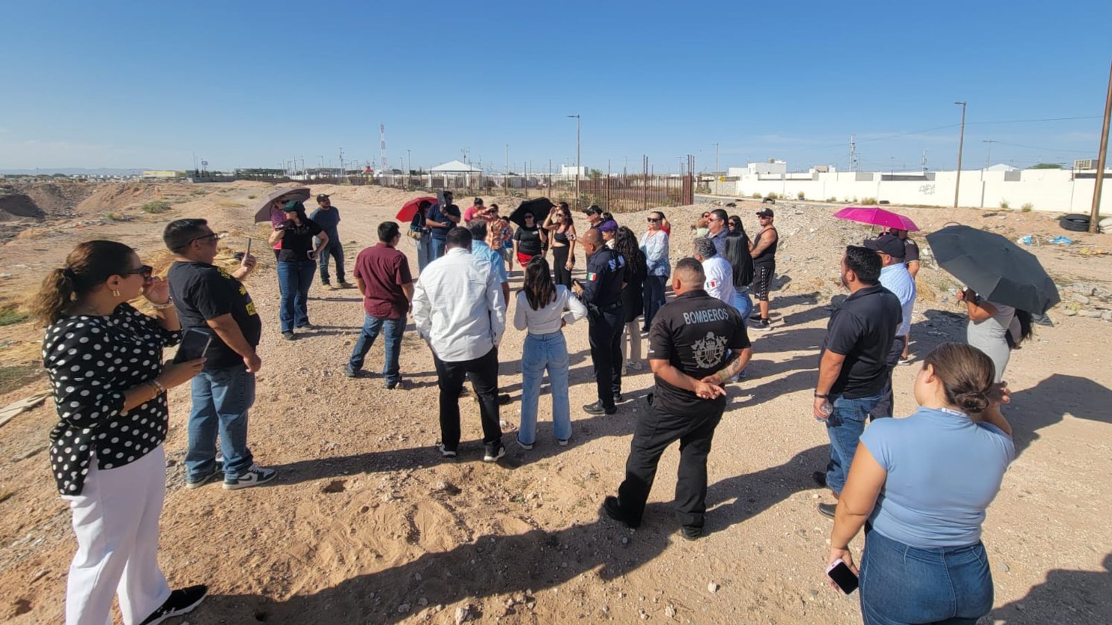 Tras denuncias vecinales, autoridades municipales comprometen acciones ante quema de basura en Cerradas del Álamo